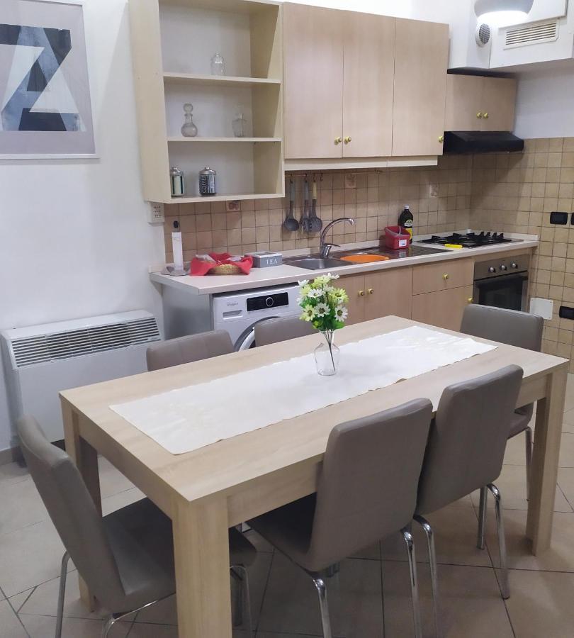 דירות Casa Flora Fondi Centro Storico מראה חיצוני תמונה